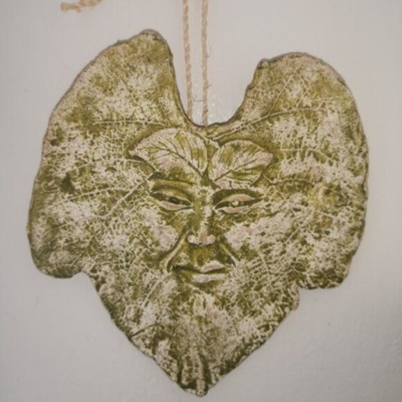 Painted Gold-Tone Leaf Shaped Man Face Wall Plaque 6.5" x 7" - Picture 1 of 5